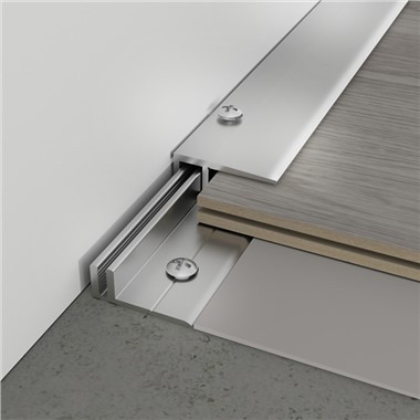 Traka za prelaz između tepiha i pločica